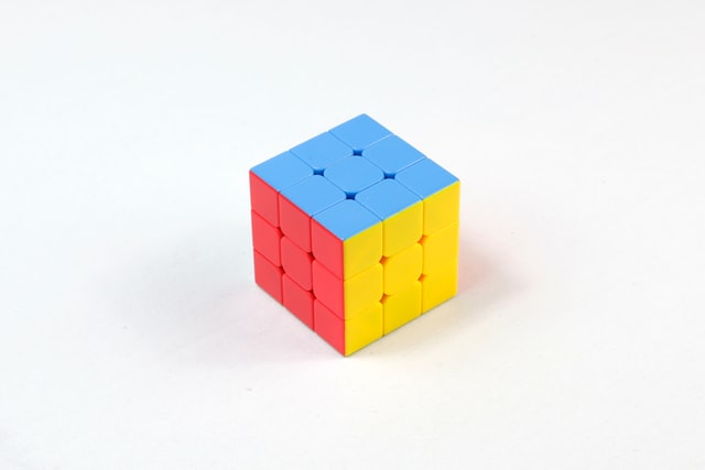 Cubo de rubik que simula la matriz de la 9 box