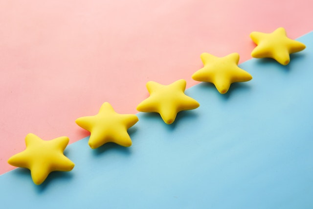 Stars in a row that demonstrate the great feedback culture